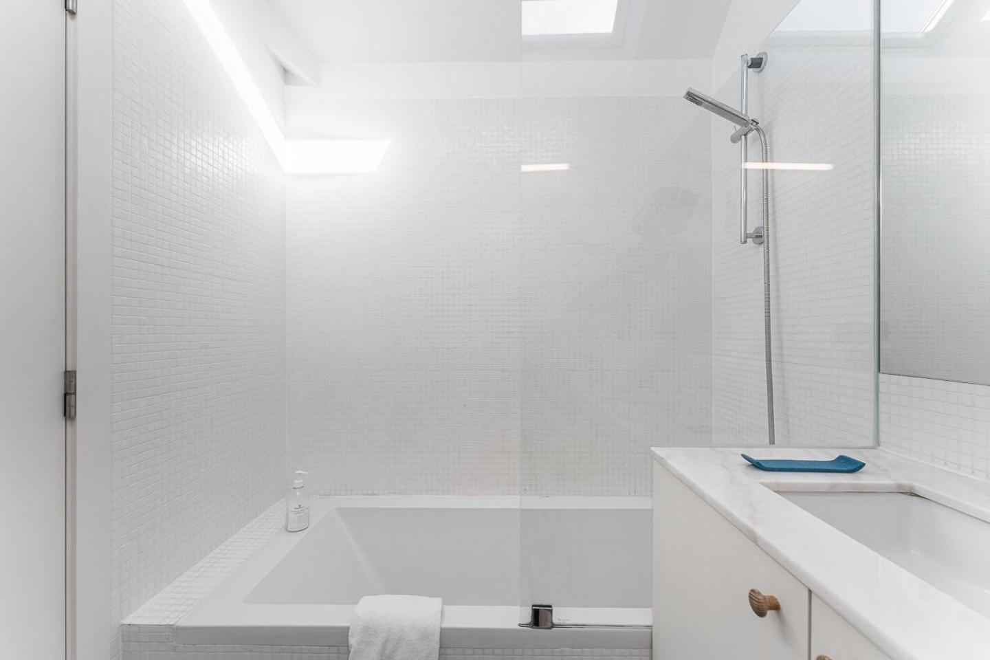 Guestready - Spacious And Modern Apt W/ Skylight Porto Eksteriør bilde